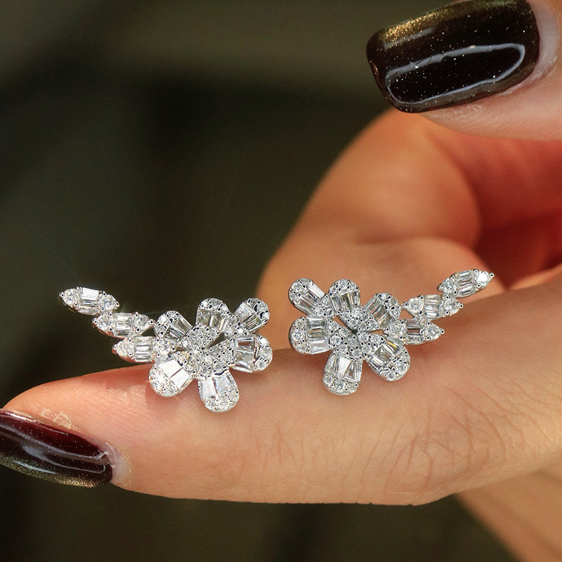 Aazuo Fijne Sieraden 18K Puur  - Diamond Stud Earrings recensie en prijs