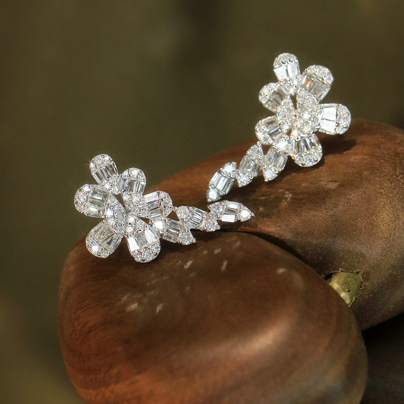 Aazuo Fijne Sieraden 18K Puur  - Diamond Stud Earrings recensie en prijs