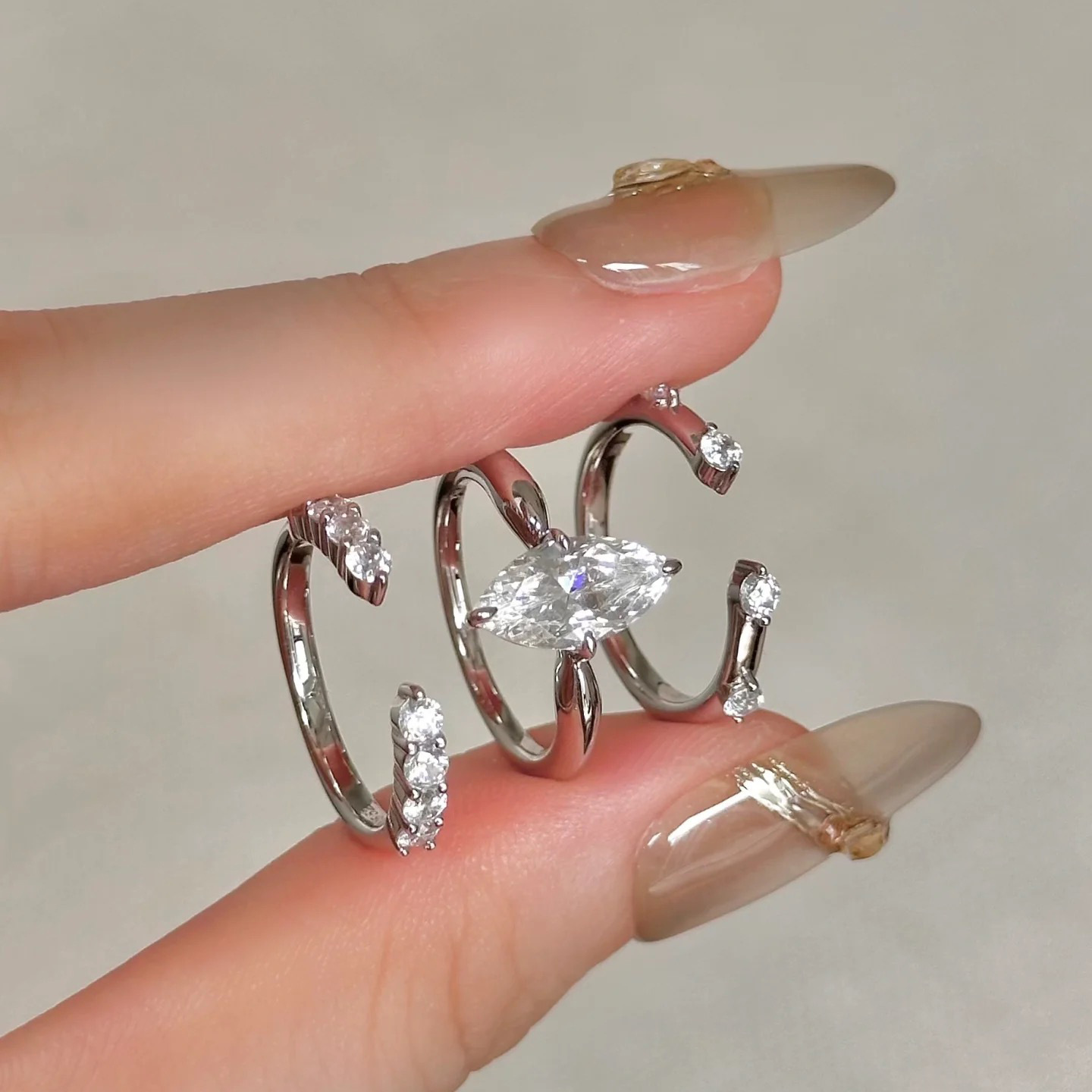 Minimalistische stijl, drie-in - Minimalist Ring Stackable recensie en prijs