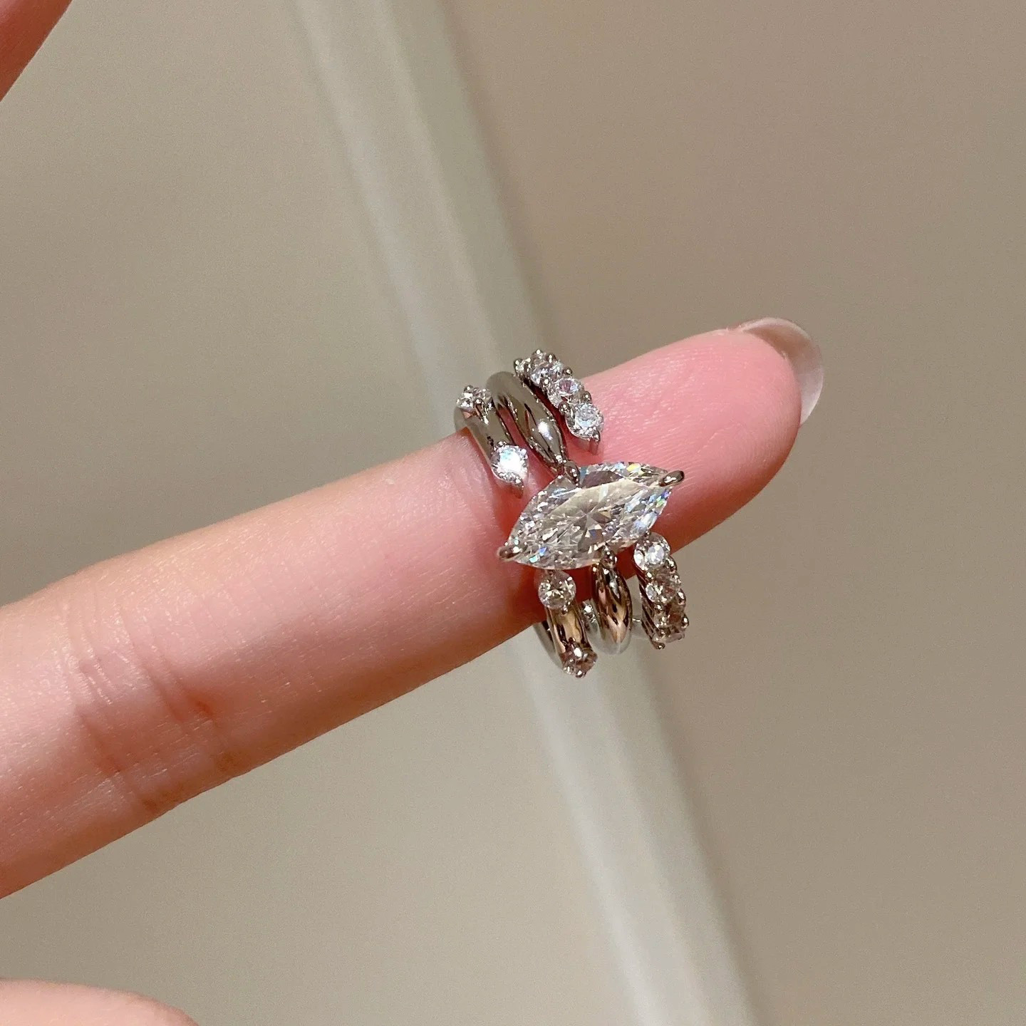 Minimalistische stijl, drie-in - Minimalist Ring Stackable recensie en prijs
